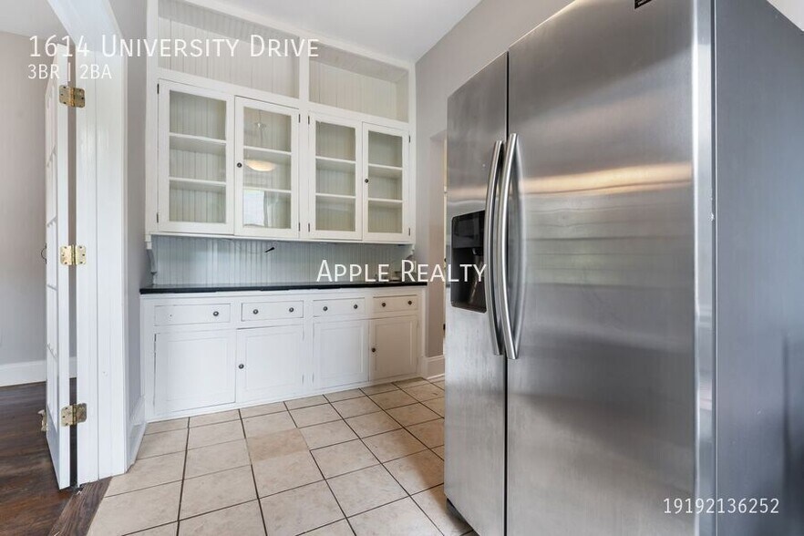 Building Photo - 1614 University Dr