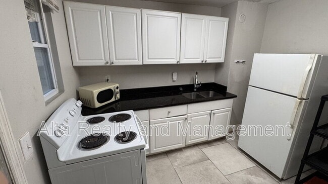 Building Photo - 1245 W 30th St