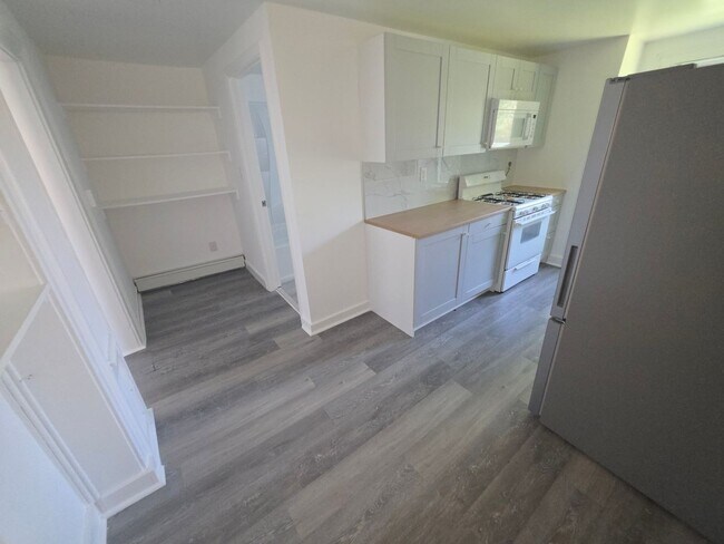 Building Photo - 2 bedroom apartment building - Poughkeepsie