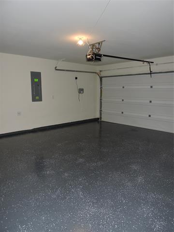 Building Photo - 305 Silo Cir