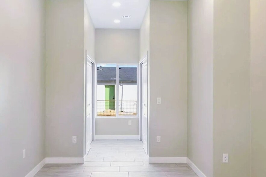 Building Photo - 1325 W Speedway Blvd
