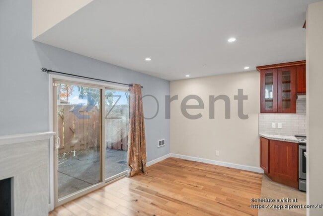 Building Photo - 2666 Kentworth Way