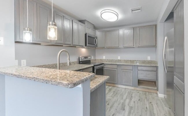Building Photo - 10555 Turtlewood Ct