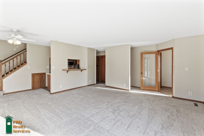 Building Photo - 3 bedroom Townhome in Inver Grove Heights