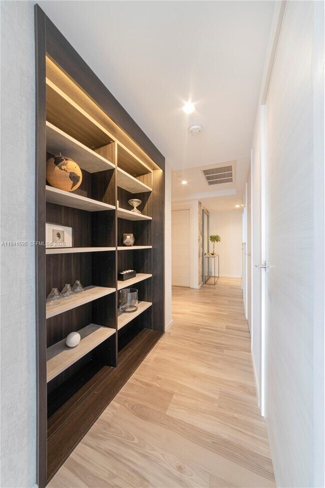 Building Photo - 801 S Miami Ave