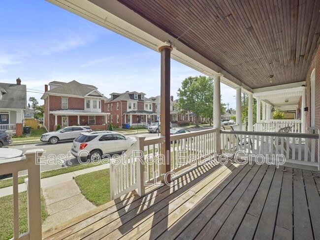 Building Photo - 827 Mulberry Ave