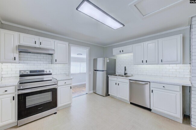 Building Photo - 322 S Kilbourne Rd