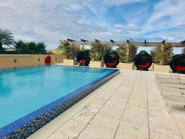 Building Photo - 1551 N Flagler Dr