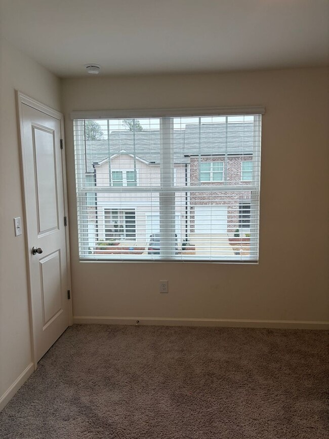 Building Photo - End-Unit Townhouse