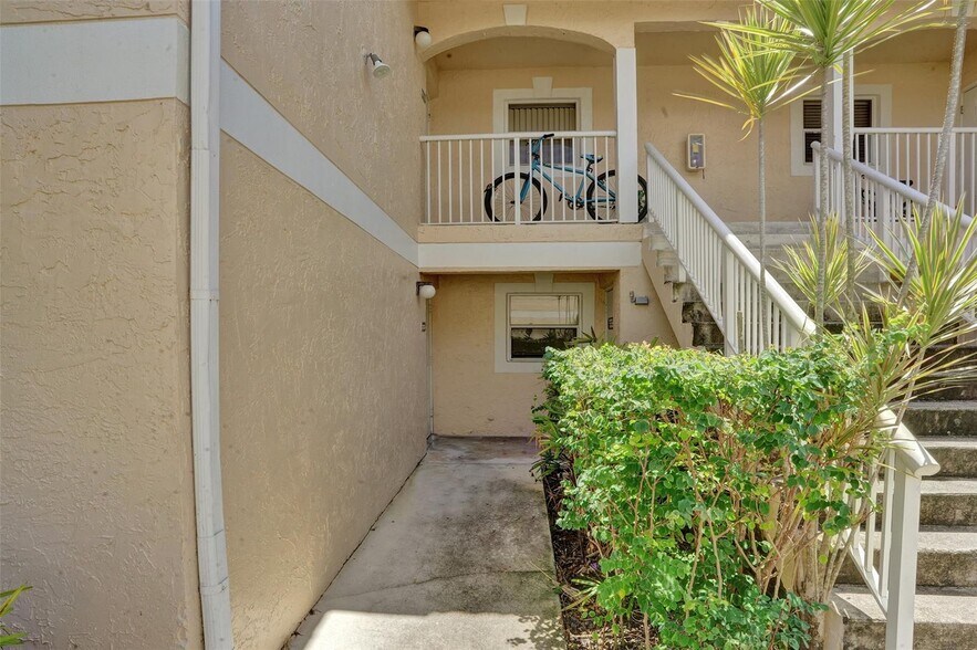 Primary Photo - 12215 Royal Palm Blvd