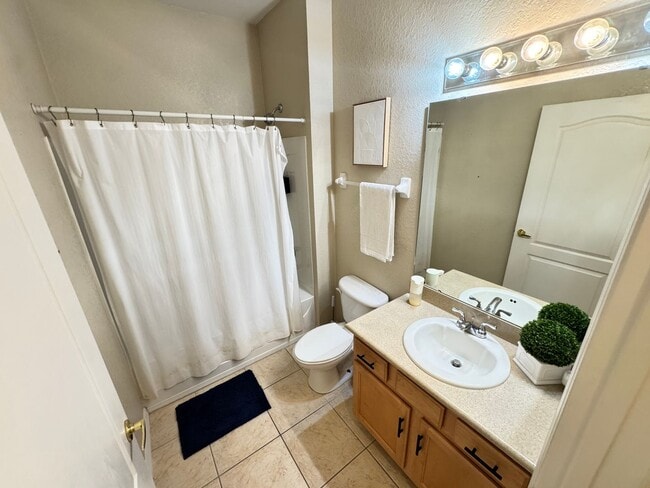 Building Photo - Fully Furnished 5-Bed End-Unit Townhome with Hot Tub in Gated Coral Cay! WASHER & DRYER INCLUDED!