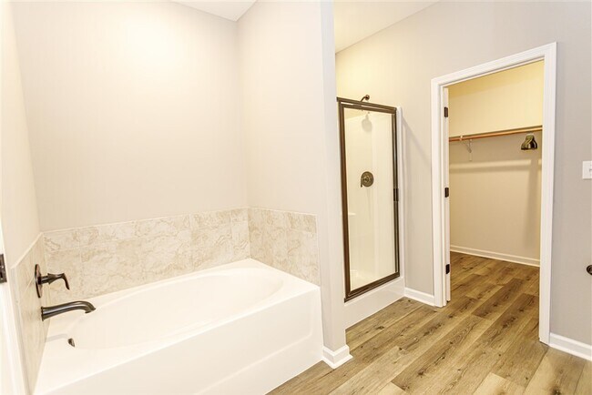 Primary Bathroom - 2931 Niccoline Way