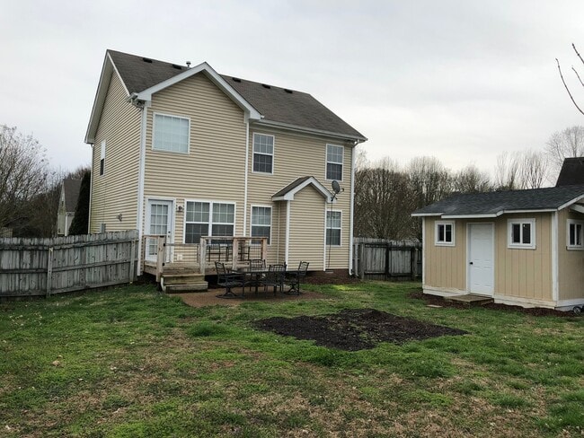 Building Photo - 1132 Summerville Cir