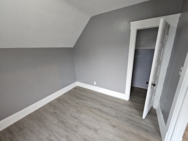 Building Photo - 3433 W 41st St