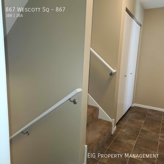 Building Photo - 867 Wescott Square