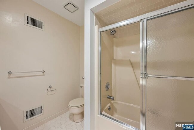 Building Photo - 43 Forsgate Ct