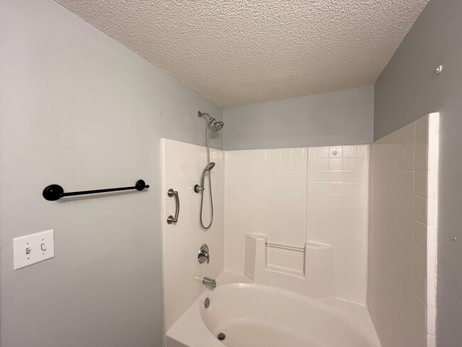 Building Photo - Classic 3BD, 2BA Apex Home in a Prime Loca...
