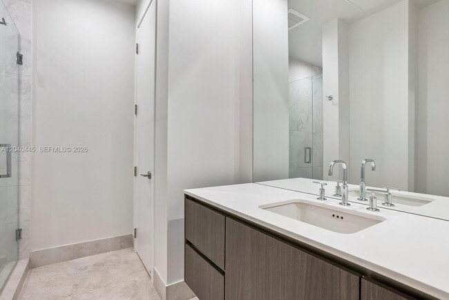 Building Photo - 275 Giralda Ave