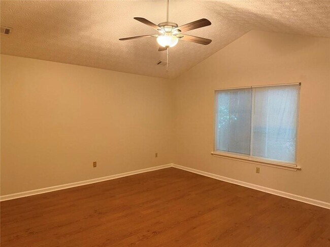 Building Photo - 1819 Cres Hill Dr NW