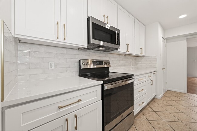 Building Photo - 13244 Trail Hollow Dr