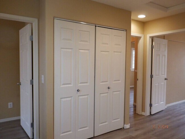 Building Photo - 7920 Windhamridge Dr