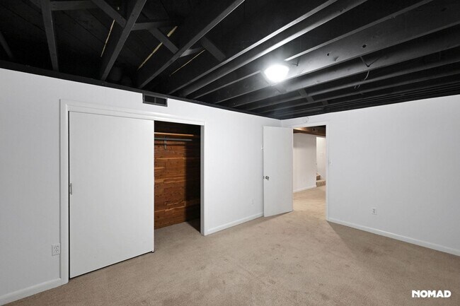 Building Photo - Spacious 4BR House in Denver