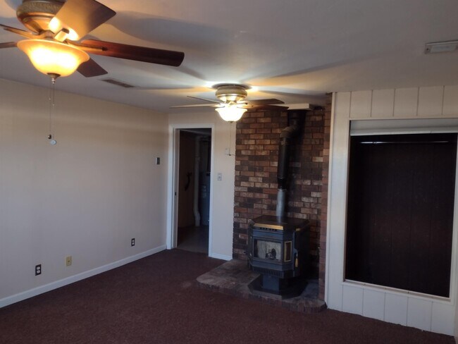 Building Photo - 1127 9th W Ave