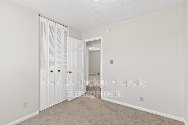 Building Photo - 315 S Eagle Creek Dr