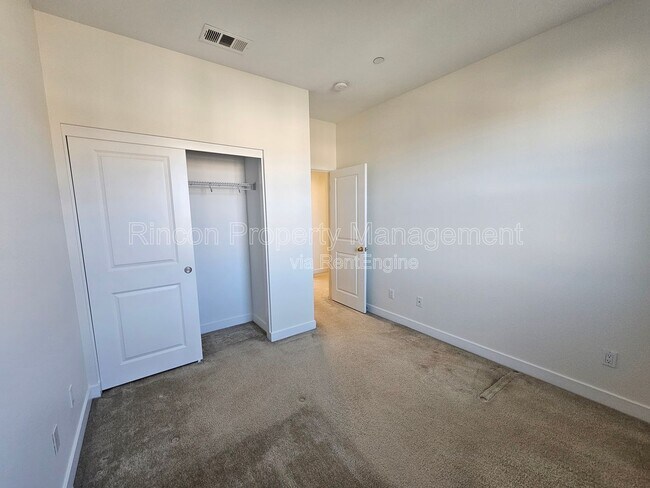 Building Photo - 209 Westpark Ct