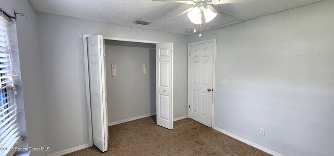 Building Photo - 5901 Aires Ave