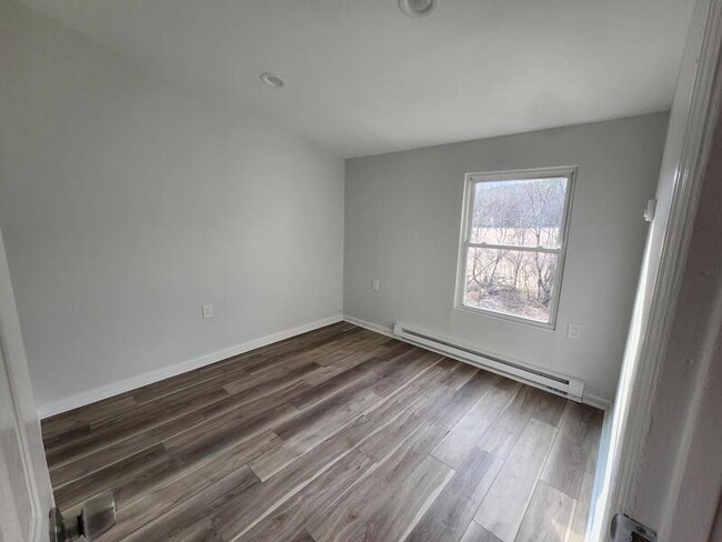 Building Photo - 251 Samsonville Rd