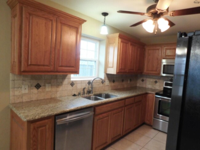 Building Photo - 118 Stonebridge St