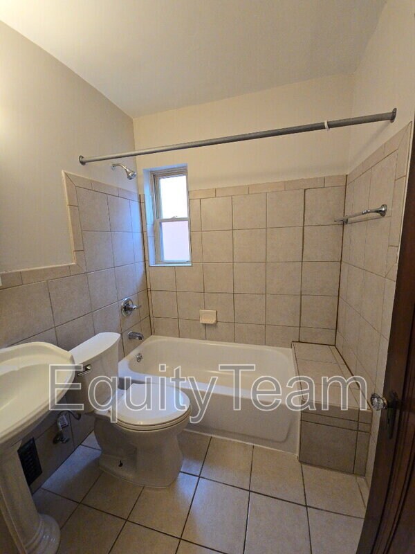 Building Photo - 4379 Ridgeview Ave