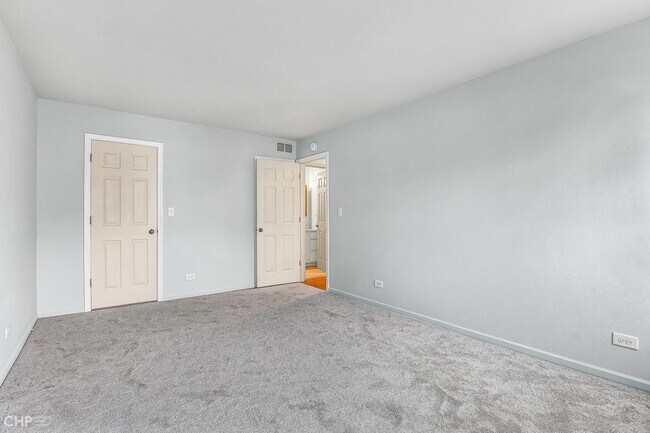 Building Photo - 2621 College Hill Cir