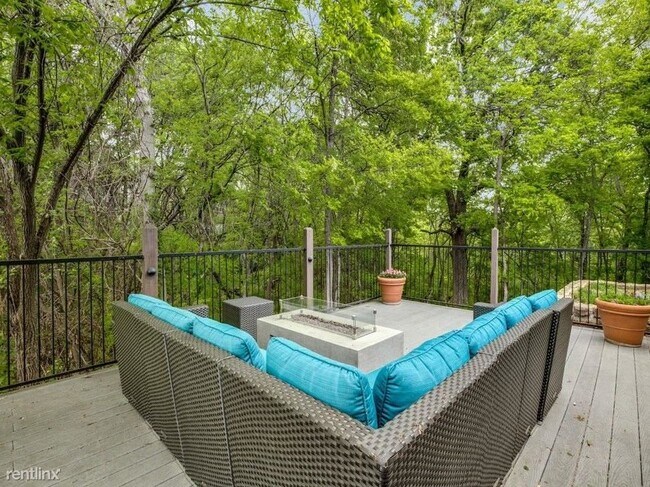 Building Photo - 1 br, 1 bath Condo - 2701 N Grapevine Mill...