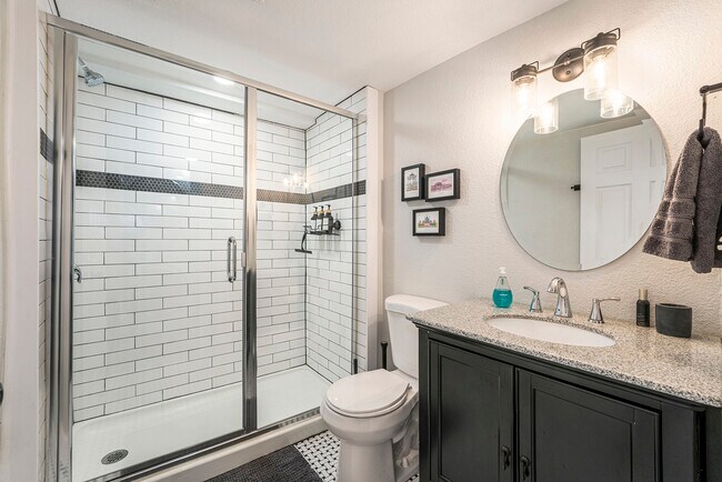 Building Photo - 832 26th St