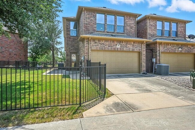 Building Photo - 5432 Mesquite Dr