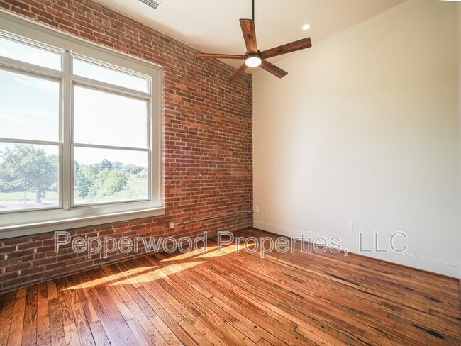 Building Photo - 149 S Daniel Morgan Ave