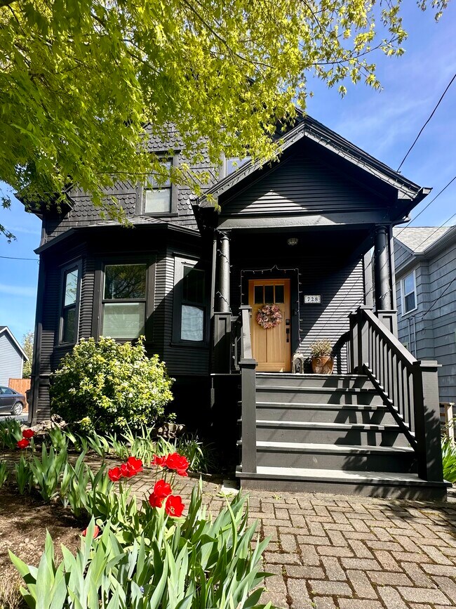 Primary Photo - 728 SE 30th Ave