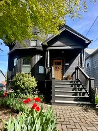 Building Photo - 728 SE 30th Ave