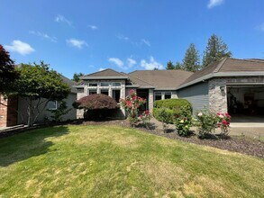 Building Photo - Custom Traditional Home in Montreux Neighborhood 3Bd/2Ba Home with 3 Car Garage!! Close to Cedar ...