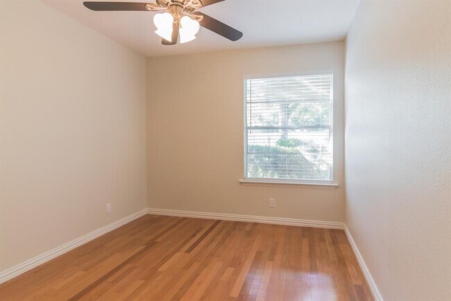 Building Photo - 10102 Missel Thrush Dr