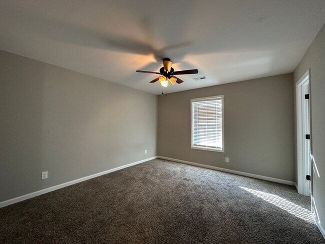 Building Photo - Beautiful 4 bedroom 2 1/2 Bath Home For Rent!