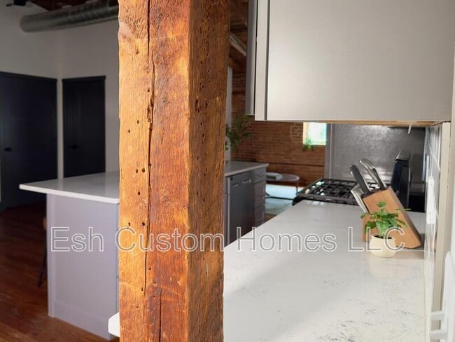 Building Photo - 437 W Grant St