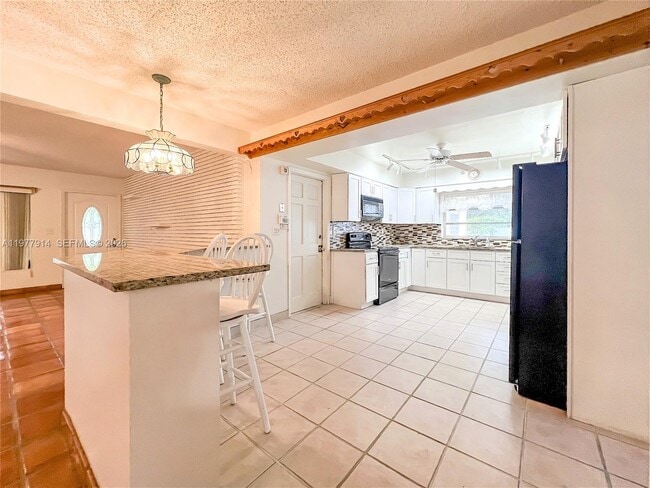 Building Photo - 192 SW 62nd Terrace