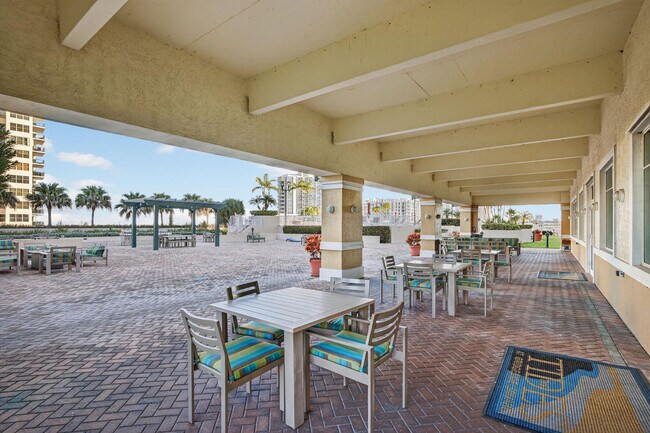 Building Photo - 3020 NE 32nd Ave