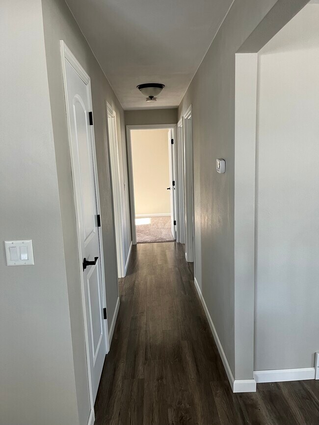 Building Photo - 509 S Matthias St