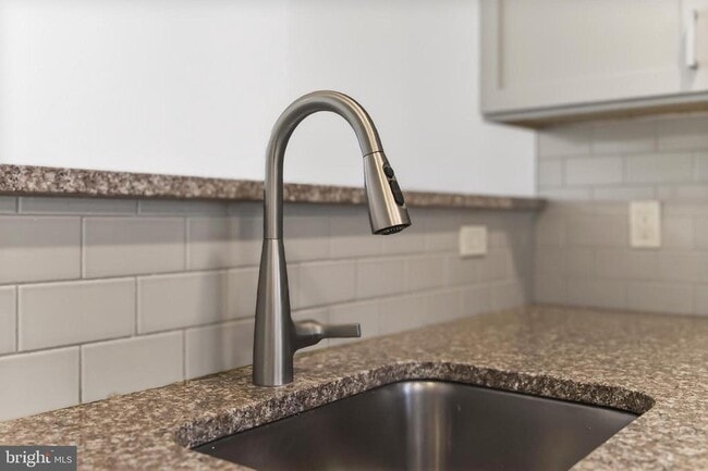 Building Photo - 1407 N Van Dorn St