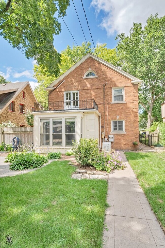 Building Photo - 1096 S Wildwood Ave