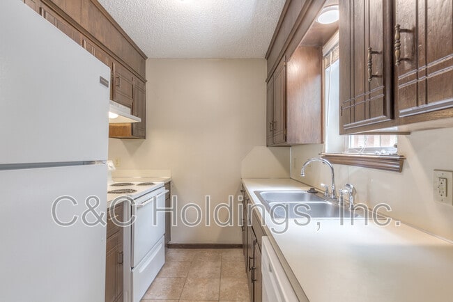 Building Photo - 644 B Earthside Dr